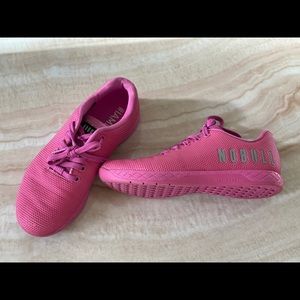 No bull shoe. Pink. size 8. Like new.